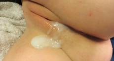 Густая, белая слизь, ручьём течёт из приюта для пениса