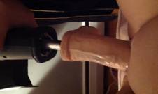 Электронный хуй с мощным проникающим механизмом - Испытание на бритой пиздёнке