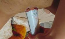 Мотыляет баллончиком лака для волос в разболтанной пиздёнке, и даже не боится если этот баллон, который находится под высоким давлением, может взорваться внутри, разорвав пизду как майку пидараса на лохмотья и куски