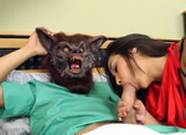 Красная шапочка мусолит член серого волка ртом